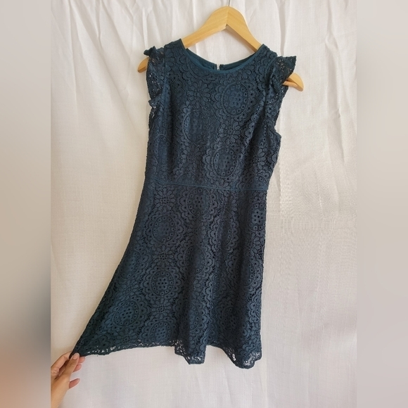 LOFT scoopneck sleevess ruffled lace dress - Picture 3 of 12
